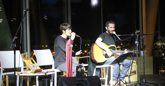 Un centenar de persones van gaudir del concert de Borja Penalba i Mireia Vives