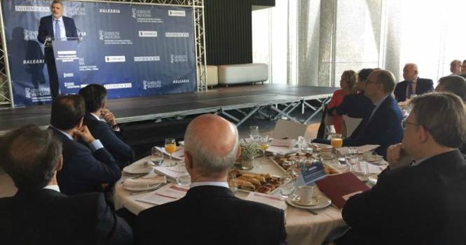 Utor reclama reinvertir els ingressos del port de Dénia en millors connexions