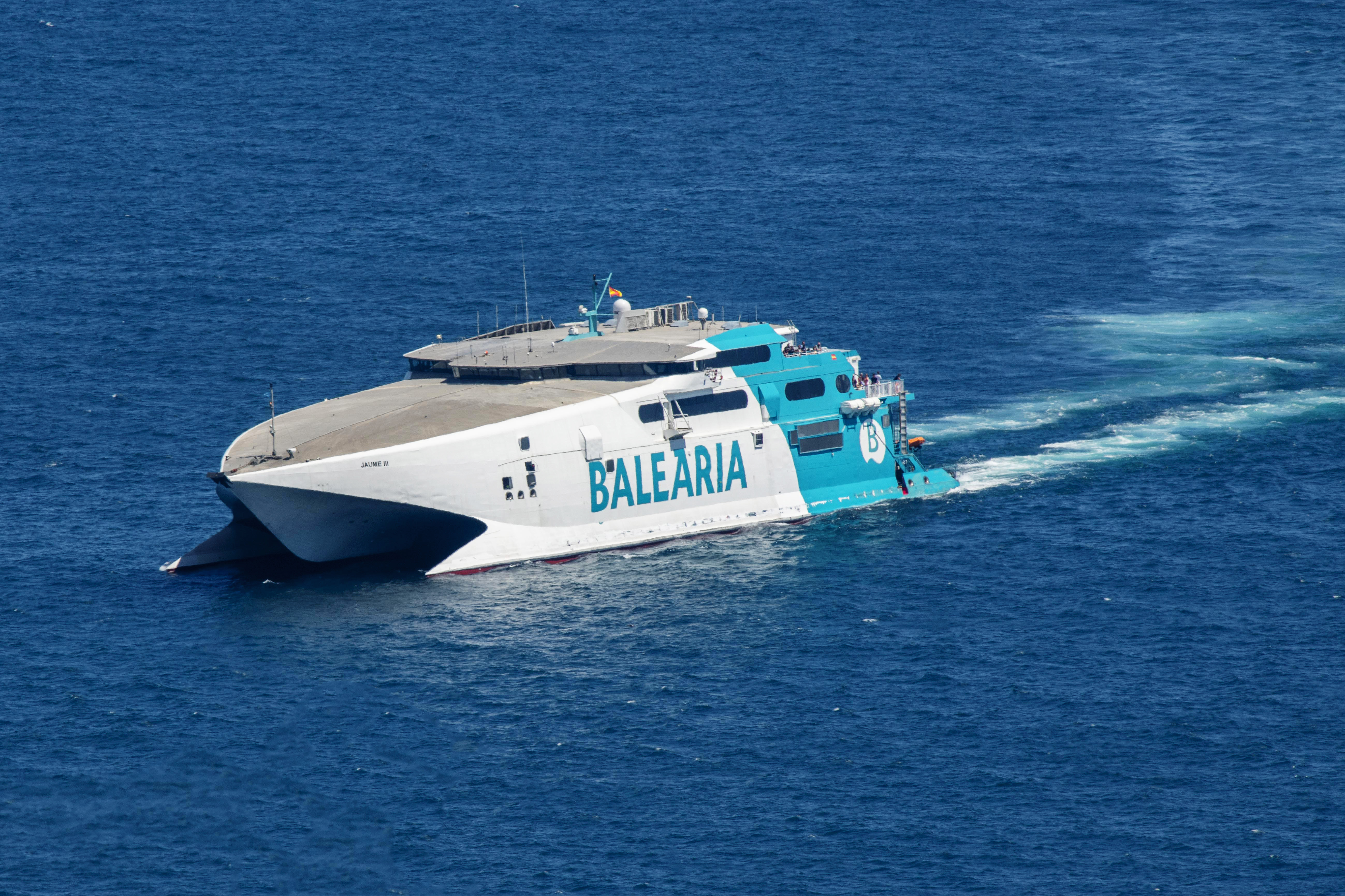 Baleària refuerza estas Navidades la ruta Dénia-Ibiza con el buque de alta velocidad ‘Jaume III’